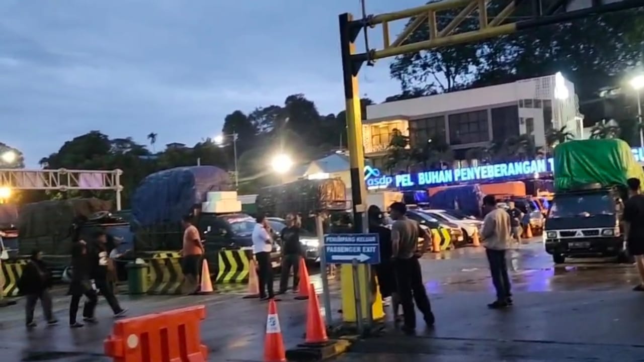 Warga Sebut Pelayanan ASDP Telaga Punggur Buruk Warga Sebut Pelayanan ASDP Telaga Punggur Buruk