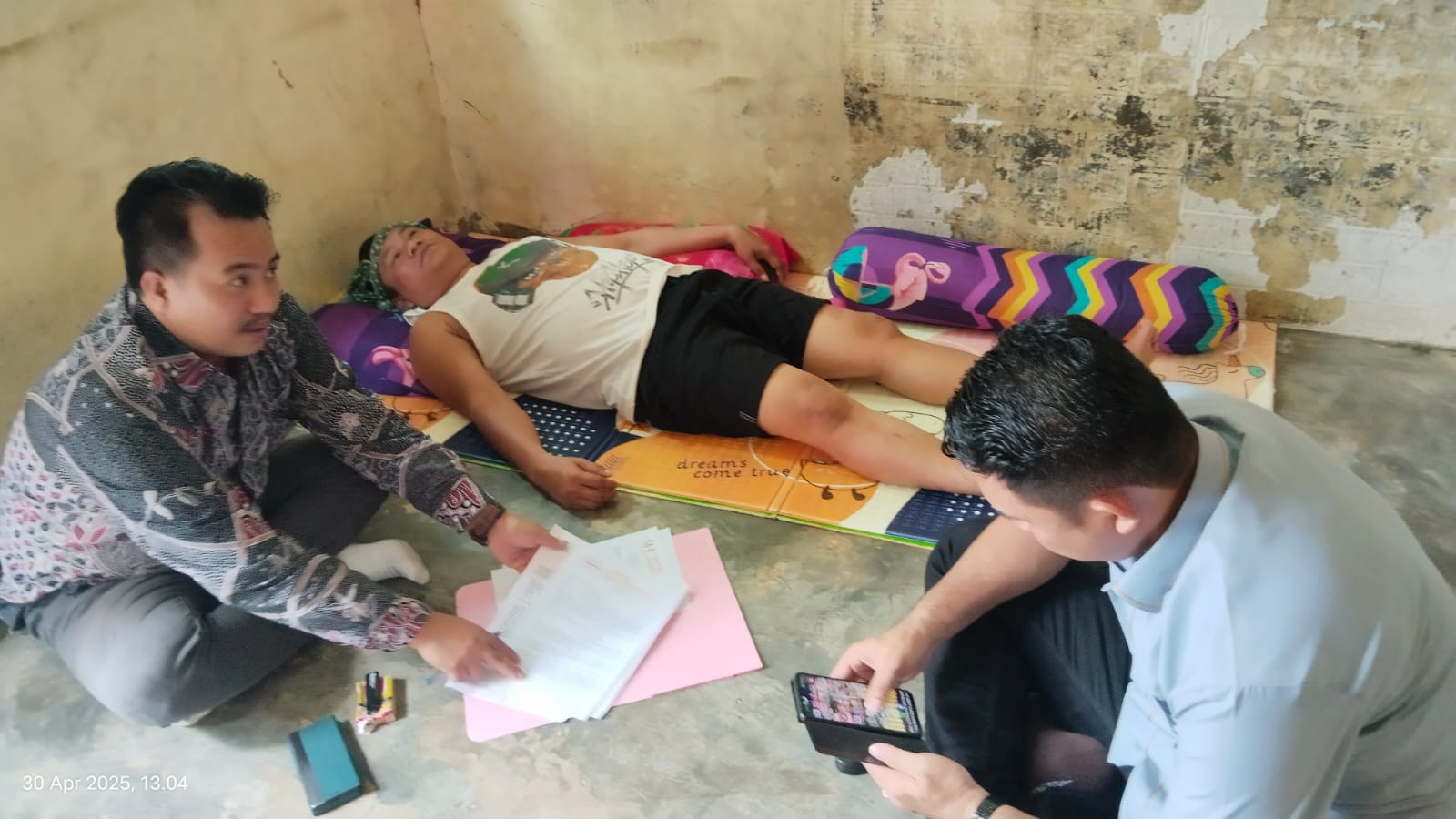 Seorang Karyawan PT Cipta Niaga Semesta Mayora Group Dikeroyok Hingga Terbaring Sakit, Kuasa Hukum Minta APH Tangkap Pelaku Seorang Karyawan PT Cipta Niaga Semesta Mayora Group Dikeroyok Hingga Terbaring Sakit, Kuasa Hukum: Minta APH Tangkap Pelaku